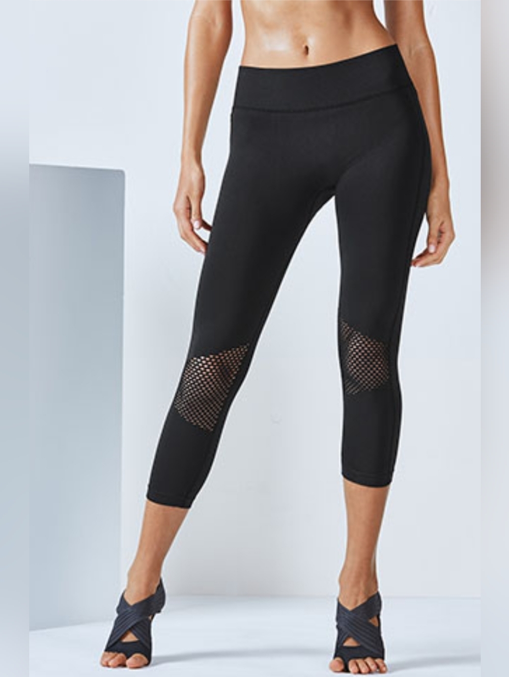Fabletics, Julie Seamless Capri Tight, Black, Size M